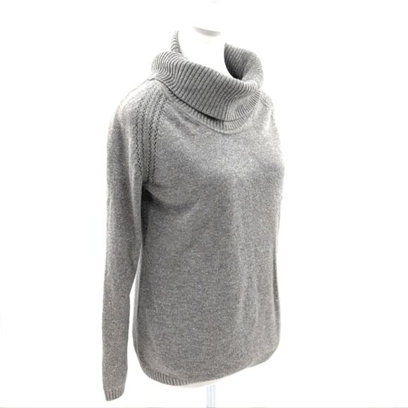 Liz Claiborne Women's Ribbed Silver Metallic Sparkly Turtleneck Size Medium - Picture 1 of 6